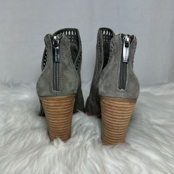 Vince Camuto Fileana Laser Cut Grey Suede Block Heel Booties Sz 5.5 - Picture 5 of 8